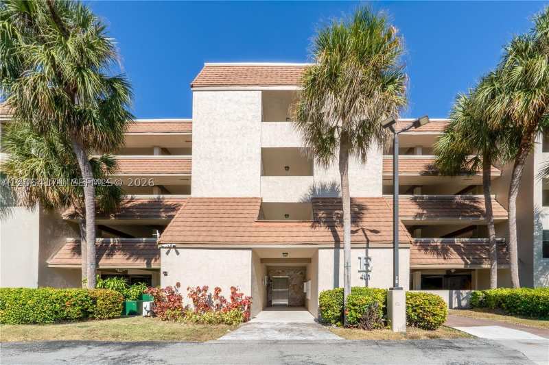 2 bedroom Condominium at 491 Ives Dairy Rd 202-5, Summertree Vilg Calif Cl, Miami — photo 1