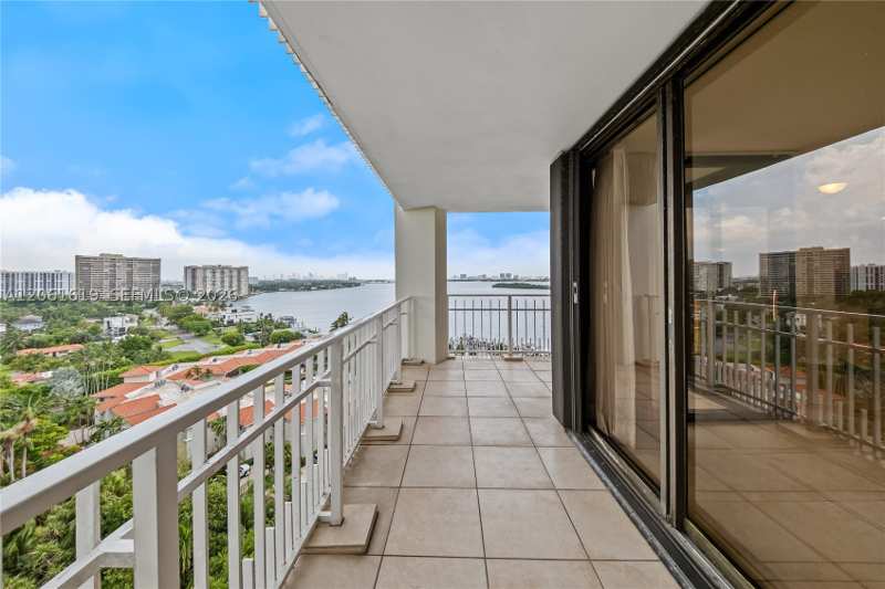 2 bedroom Condominium at 4000 Towerside Ter 1405, The Towers Of Quayside Co, Miami — photo 1