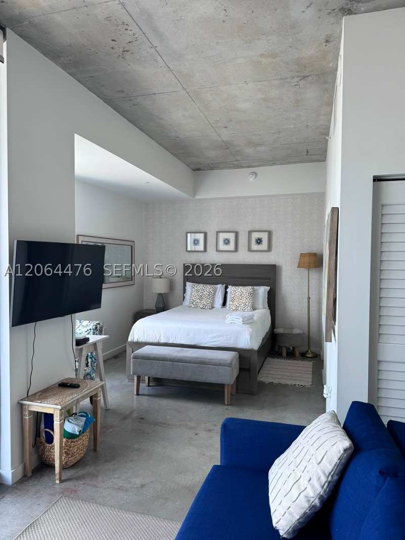 1 bedroom Condominium at 151 SE 1 St 2406, Centro Condo, Miami — photo 1