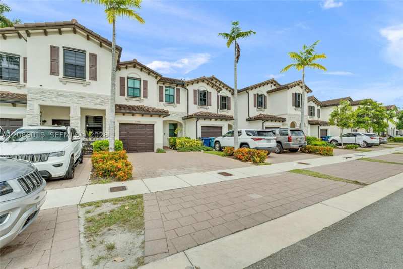 3 bedroom Townhouse at 23142 SW 127th Pl, D & B Subdivision, Miami — photo 1