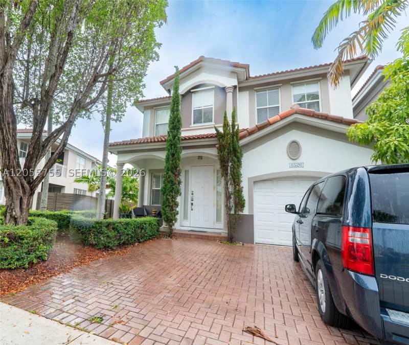 5 bedroom Townhouse at 8526 NW 108th Ave 8526, Islands At Doral, Doral — photo 1