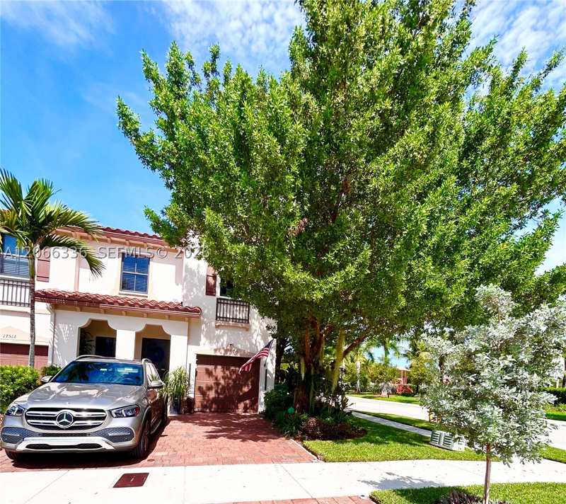 3 bedroom Townhouse at 17506 SW 153rd Ct, Venetian Parc West, Miami — photo 1