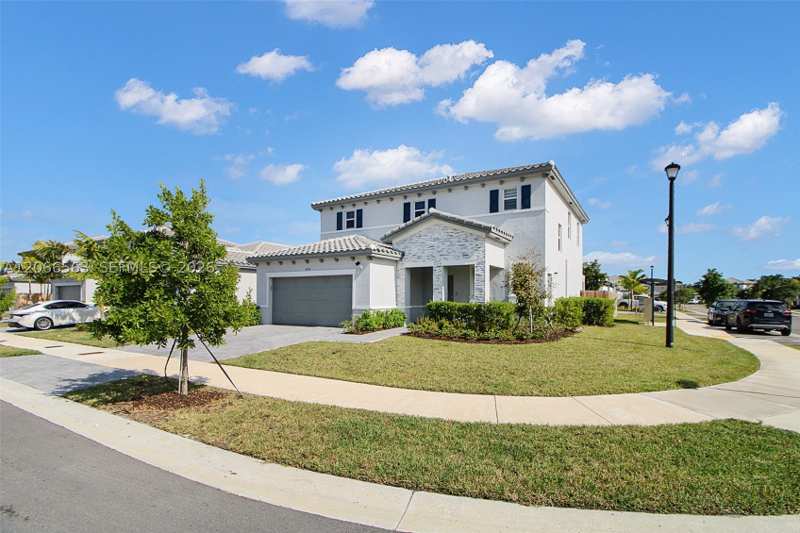 5 bedroom SingleFamilyResidence at 879 SE 26th Ter, Keys-Gate No 1, Homestead — photo 1