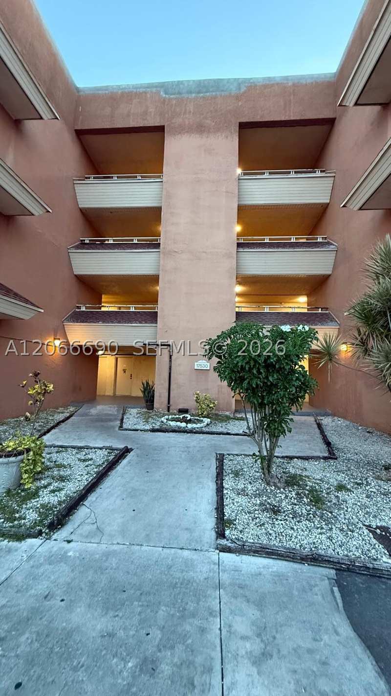 1 bedroom Condominium at 17530 NW 68th Ave C3008, Lakeview Gardens At Miami, Hialeah — photo 1