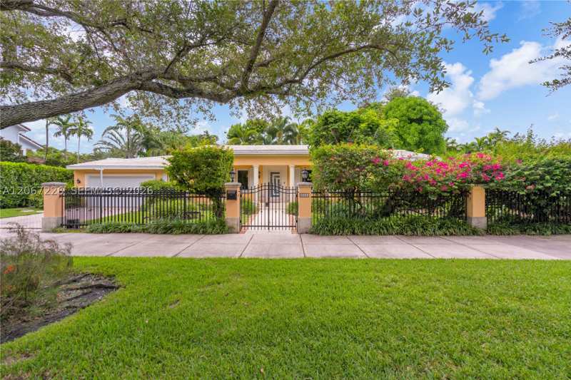 4 bedroom SingleFamilyResidence at 6605 Maynada St, Coral Gables Riviera Sec, Coral Gables — photo 1