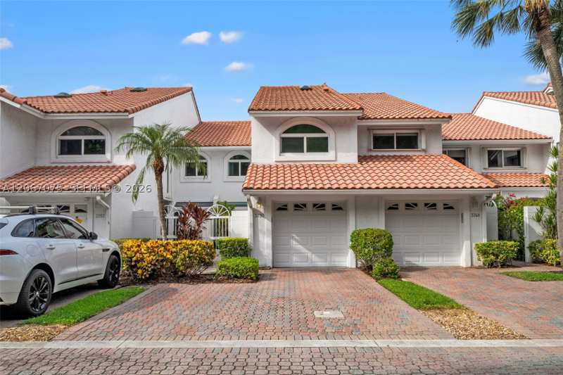 3 bedroom Townhouse at 3750 NE 209 Ter, Golden Pointe, Aventura — photo 1