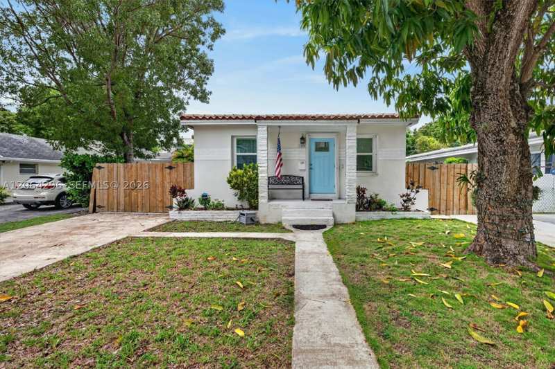 2 bedroom SingleFamilyResidence at 3780 SW 27th Ter, Douglas Manor, Miami — photo 1