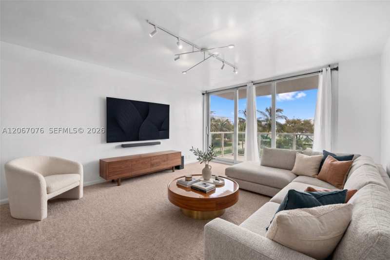 1 bedroom Condominium at 1000 West Ave 309, Mirador 1000 Condo, Miami Beach — photo 1