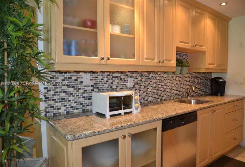 2 bedroom StockCooperative at 17050 NE 14th Ave 115, Mar-Len Gardens No 3 Corp, Miami — photo 1