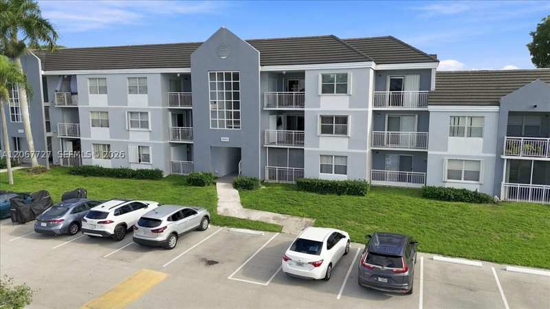 1 bedroom Condominium at 8660 SW 212th St 306, Le Club At Old Cutler Con, Cutler Bay — photo 1