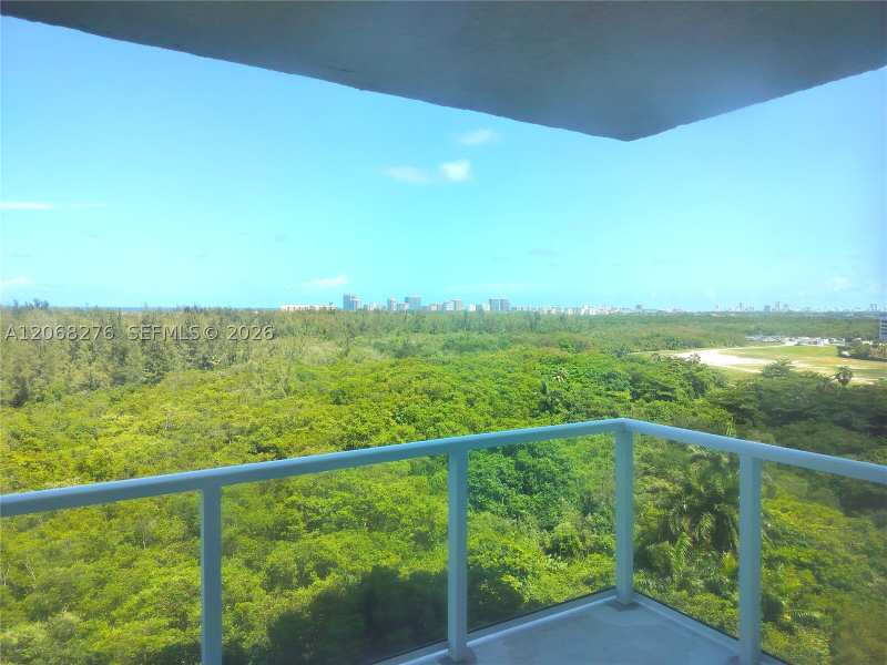 3 bedroom Condominium at 14951 Royal Oaks Ln 1006, The Oaks I Condo, North Miami — photo 1