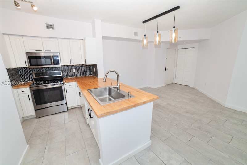 2 bedroom Condominium at 17125 N Bay Rd 3410, Porto Bellagio, Sunny Isles Beach — photo 1