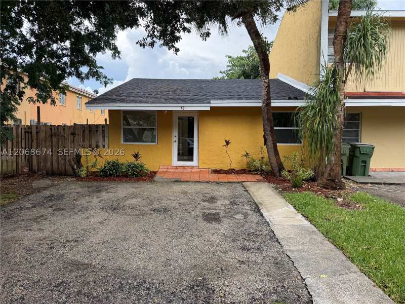 2 bedroom Villa at 70 SW 14th Ter, Mowry Villas, Homestead — photo 1