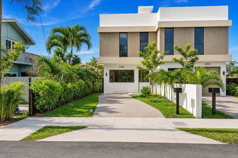 4 bedroom Townhouse at 2220 SW 14th St, Grapeland, Miami — photo 1