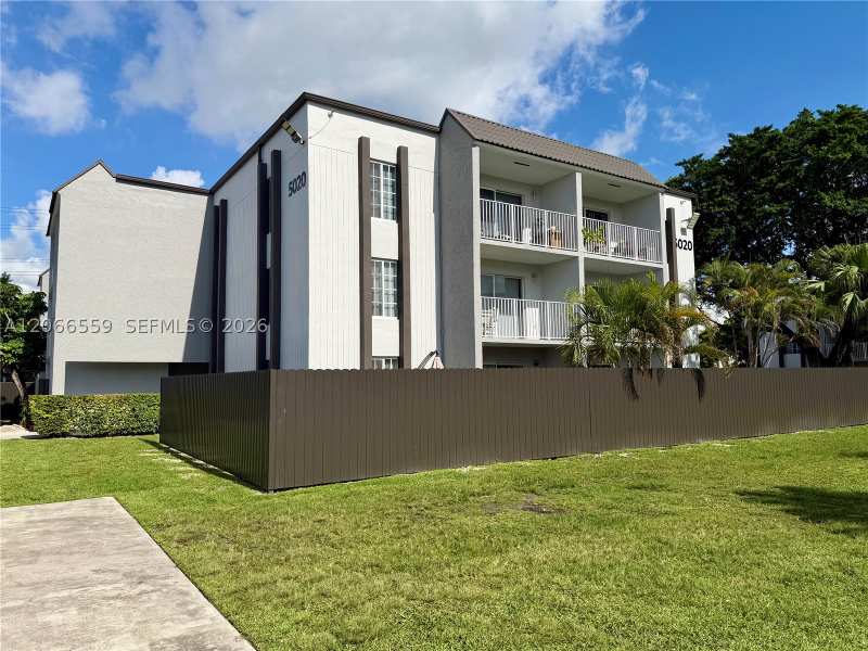 1 bedroom Condominium at 5020 NW 79th Ave 202, Doral Gardens II Condo, Doral — photo 1
