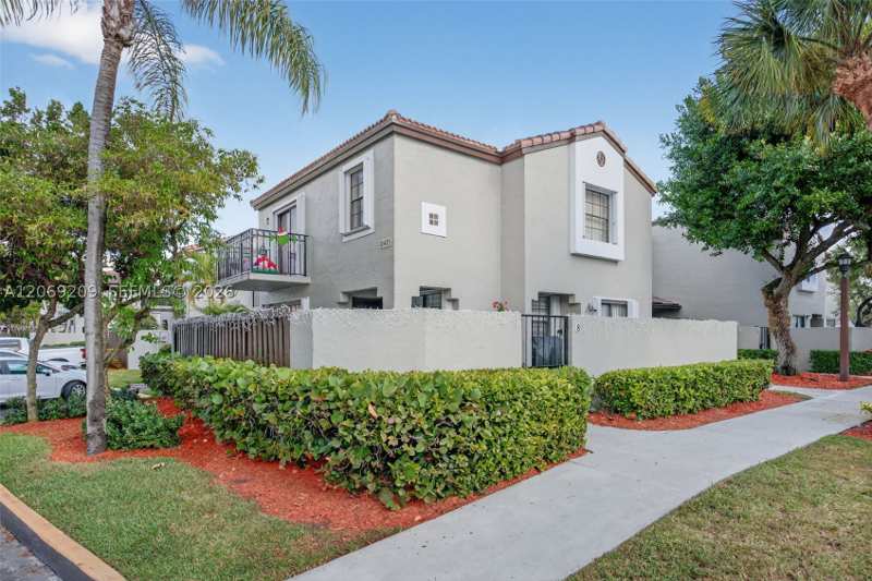 2 bedroom Townhouse at 10425 SW 154th Ct 6, Palm Point Sec 2, Miami — photo 1