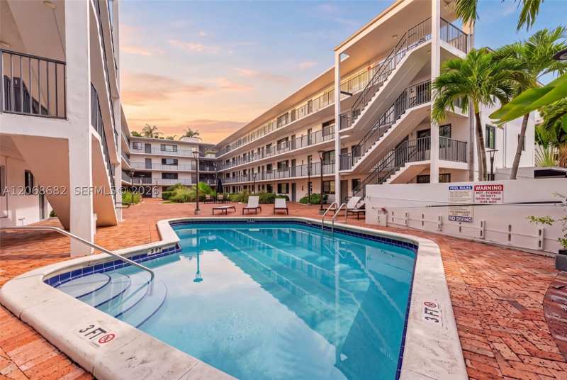 2 bedroom Condominium at 2924 Day Ave N314, Courtyards Of The Grove C, Miami — photo 1