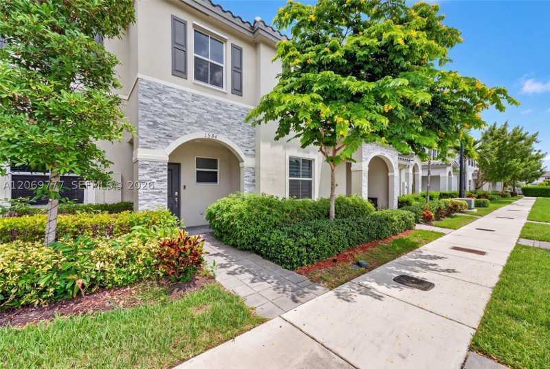 3 bedroom Townhouse at 1586 SE 27th Ter 1586, Homestead Park Of Commerc, Homestead — photo 1
