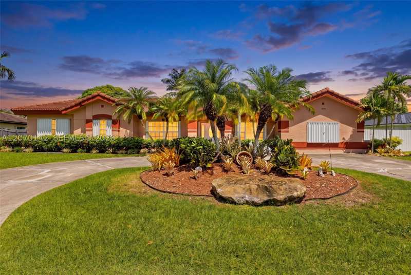 4 bedroom SingleFamilyResidence at 15735 SW 153rd Ave, Cassandra Estates, Miami — photo 1