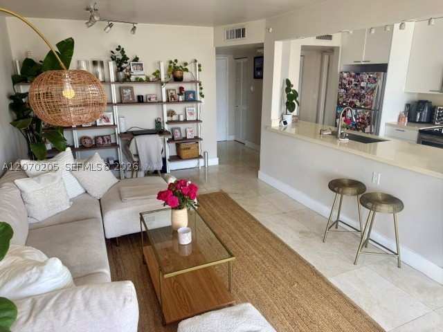 1 bedroom Condominium at 1688 West Ave 906, West Bay Plaza Condo, Miami Beach — photo 1