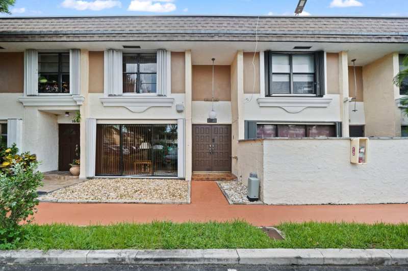 2 bedroom Townhouse at 16470 NE 27th Place 35, Leeward Point Condo, North Miami Beach — photo 1