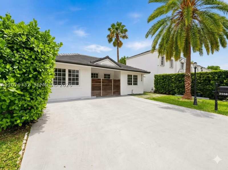 4 bedroom SingleFamilyResidence at 2558 NE 206th Ter, River Parc Estates, Miami — photo 1
