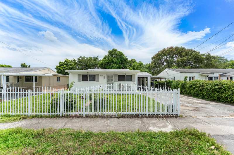 3 bedroom SingleFamilyResidence at 2030 NW 43rd Street, Green Close, Miami — photo 1