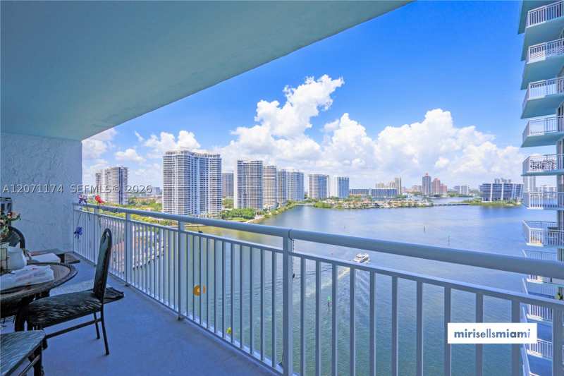 2 bedroom Condominium at 301 174th St 1901, Winston Towers 500 Condo, Sunny Isles Beach — photo 1