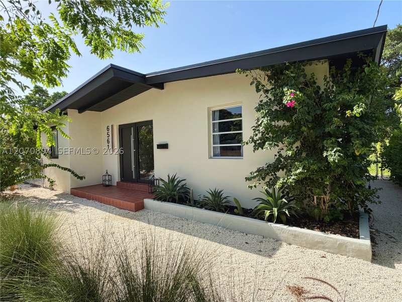 3 bedroom SingleFamilyResidence at 6561 SW 34th St, Coral Villas Rev, Miami — photo 1