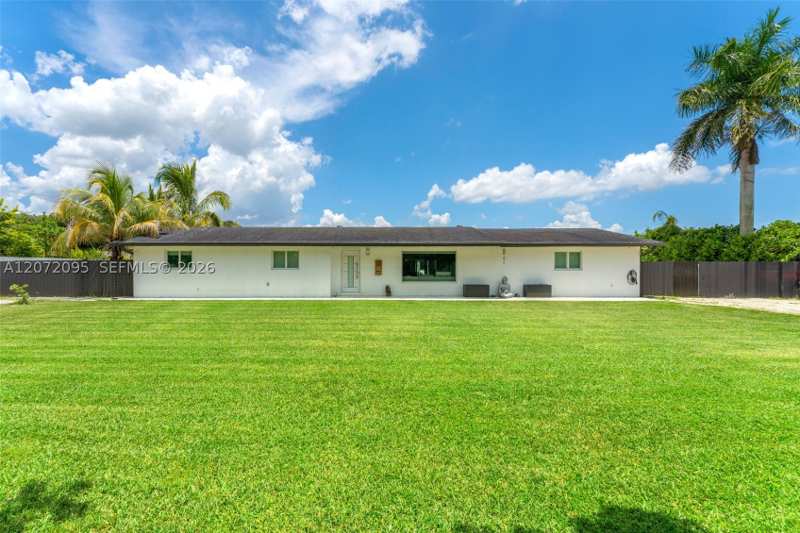 4 bedroom SingleFamilyResidence at 18725 SW 218th St, Redlands, Miami — photo 1