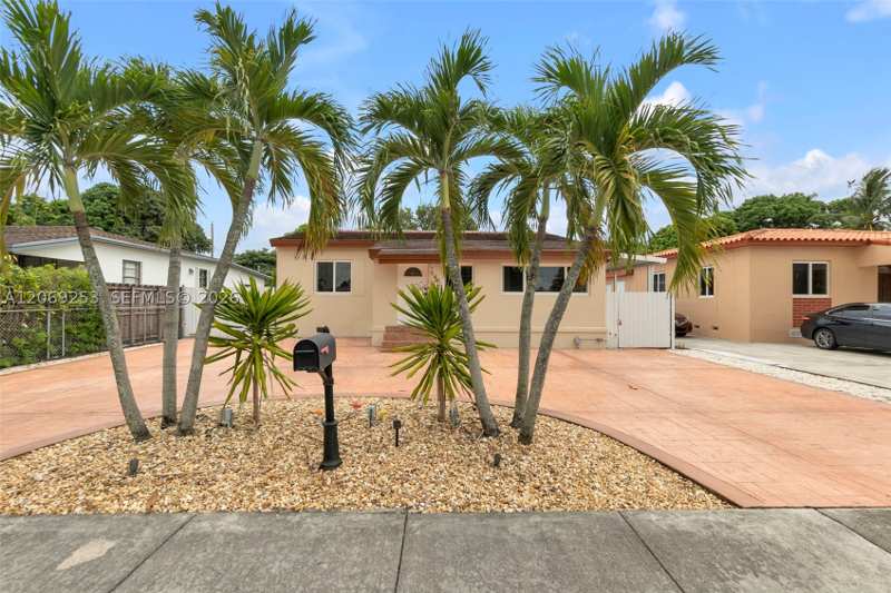 5 bedroom SingleFamilyResidence at 142 W 35th St, Bradley Heights, Hialeah — photo 1