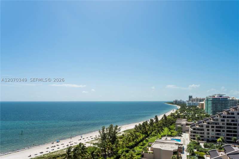 1 bedroom StockCooperative at 200 Ocean Lane Dr Pb4, Island House Apt Inc - Co, Key Biscayne — photo 1