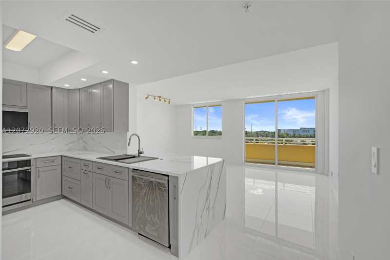 3 bedroom Condominium at 2775 NE 187th St 514, Venture At Aventura West, Aventura — photo 1