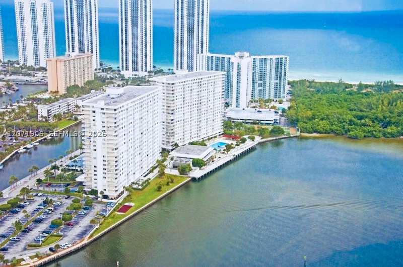 2 bedroom Condominium at 300 Bayview Dr 1707, Arlen House Condo, Sunny Isles Beach — photo 1