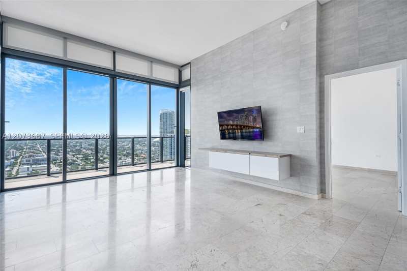 2 bedroom Condominium at 88 SW 7th St 4004, Rise Condo, Miami — photo 1