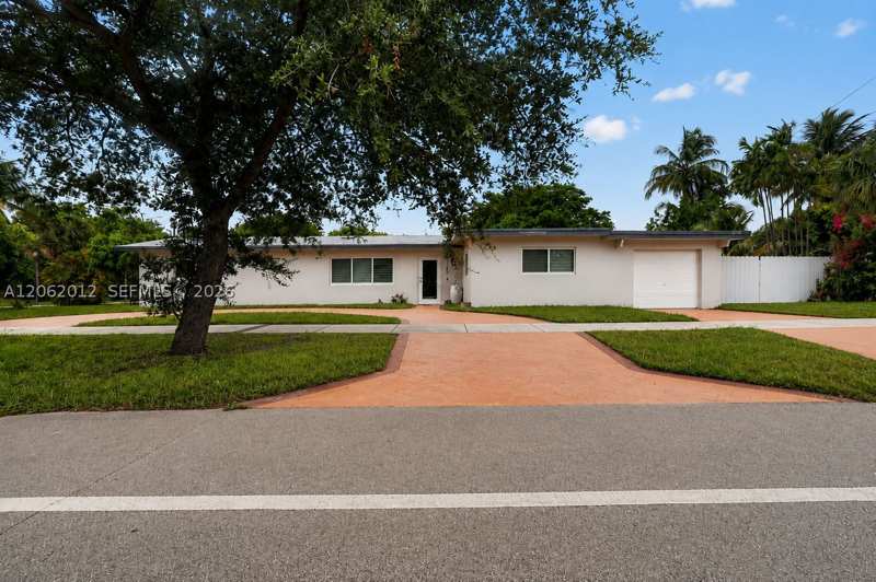 3 bedroom SingleFamilyResidence at 17200 NE 15th Ave, Fulford By Sea, North Miami Beach — photo 1