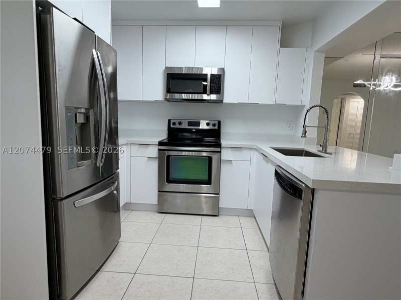 2 bedroom Condominium at 423 NE 210th Cir Ter 104-25, Monterey Village-One Cond, Miami — photo 1
