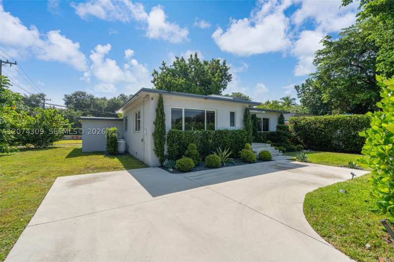 2 bedroom SingleFamilyResidence at 8911 N Miami Ave, El Portal Sec 3, El Portal — photo 1