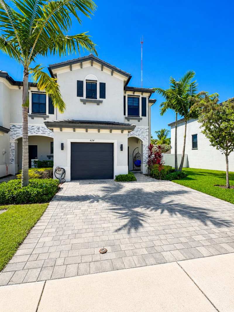 3 bedroom Townhouse at 424 NW 203rd Terrace, Vista Lago, Miami Gardens — photo 1