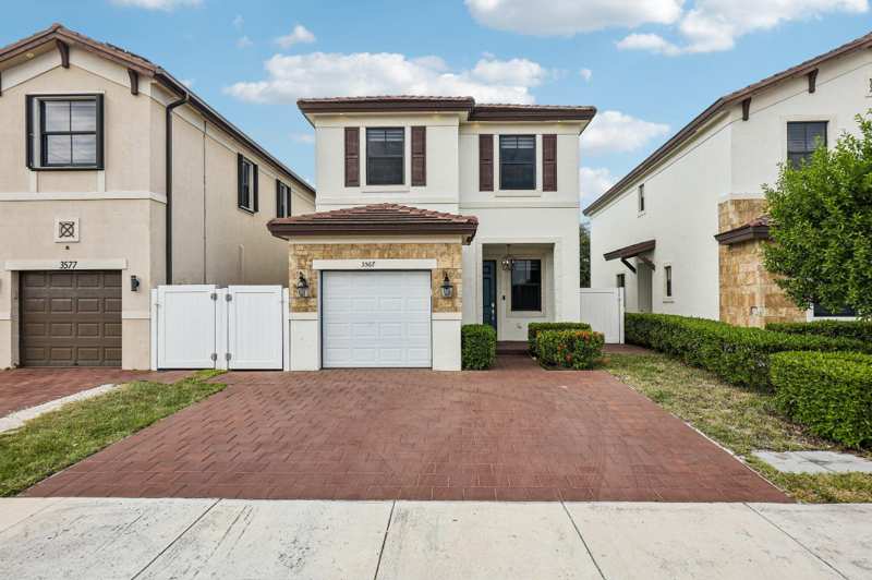 4 bedroom SingleFamilyResidence at 3567 W 110th Terrace, Aquabella North, Hialeah — photo 1