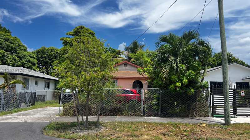 3 bedroom SingleFamilyResidence at 1135 NW 65th St, Woodmere Sub, Miami — photo 1