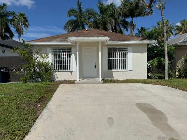 3 bedroom SingleFamilyResidence at 982 SW 9th Ct, Villas Of Palm Bay, Florida City — photo 1