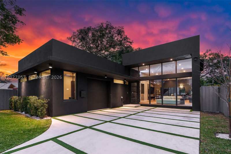 5 bedroom SingleFamilyResidence at 400 NW 49th St, Buena Vista Heights Exten, Miami — photo 1