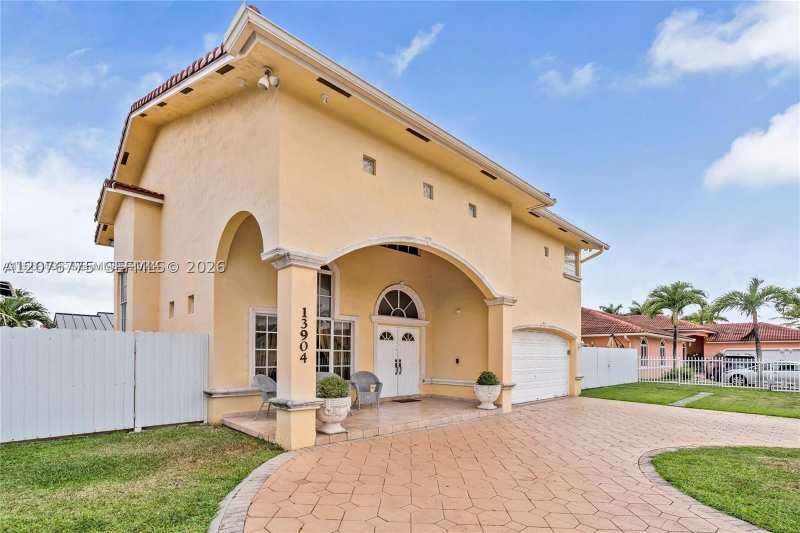 5 bedroom SingleFamilyResidence at 13904 SW 18th Ter, Zenteno Sub, Miami — photo 1