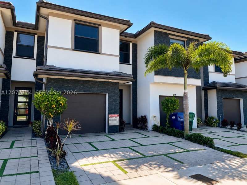 3 bedroom Townhouse at 9116 NW 158th St, Dunnwoody Lake, Miami Lakes — photo 1