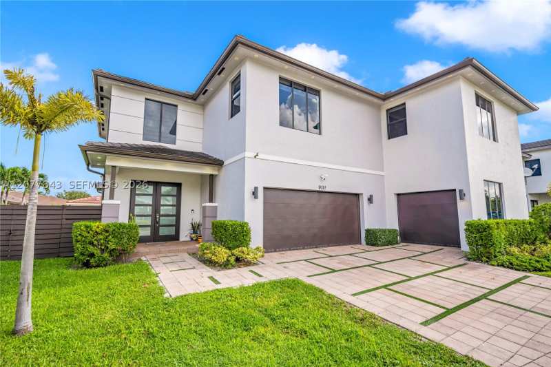 5 bedroom SingleFamilyResidence at 9121 NW 161st Ter, Dunnwoody Lake, Miami Lakes — photo 1