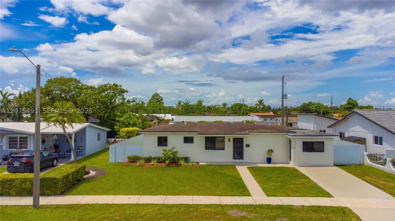 3 bedroom SingleFamilyResidence at 4212 SW 98th Ave, Fairlawn Ests 1st Addn, Miami — photo 1