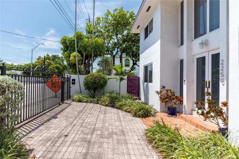 3 bedroom SingleFamilyResidence at 2250 SW 17th Ave, New Shenandoah, Miami — photo 1