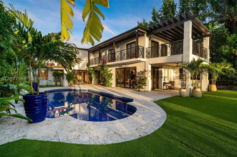 5 bedroom SingleFamilyResidence at 5170 La Gorce Dr, Beach View Sub, Miami Beach — photo 1