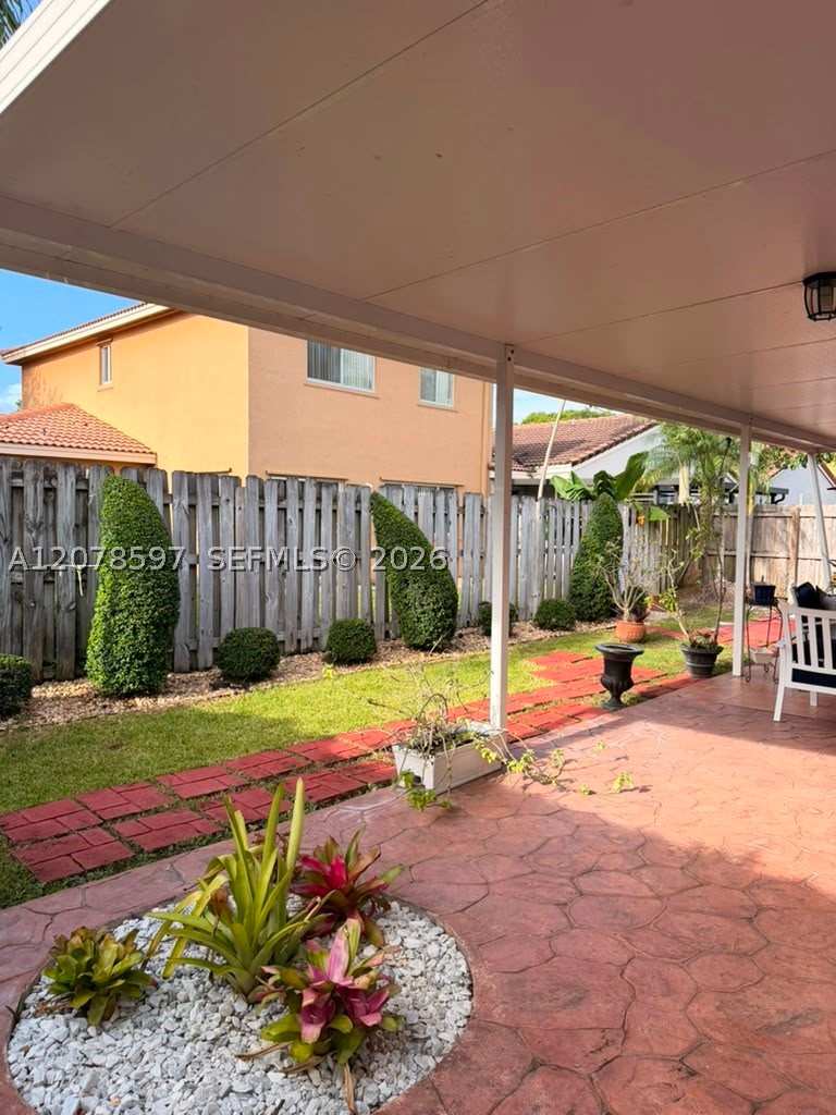 3 bedroom SingleFamilyResidence at 16529 SW 98th Ter, Peacocks Point, Miami — photo 1